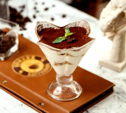 Tiramisu w szklanym pucharze – domowy deser Osteria Toscana